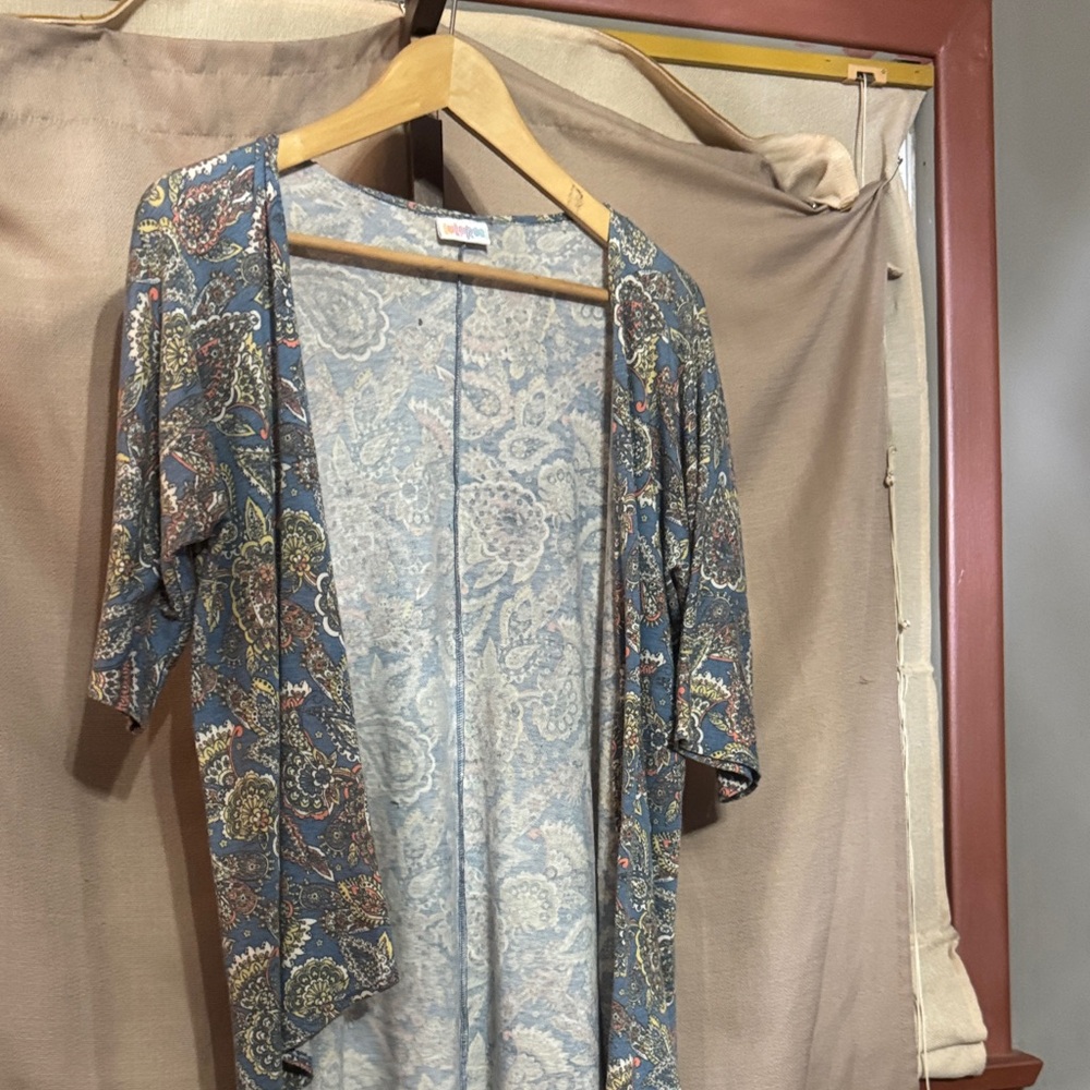 LuLaRoe Blue and Cream Paisley Kimono